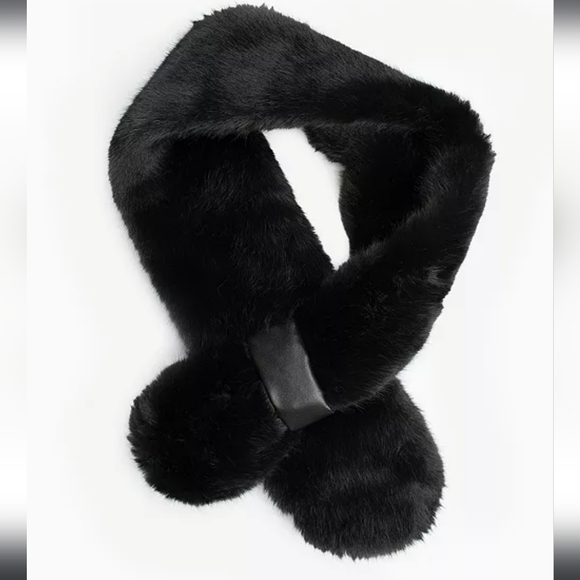 Marcus Adler Black Faux Fur Scarf - Picture 1 of 5